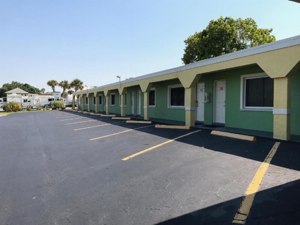 Apollo Inn - Cocoa image 8