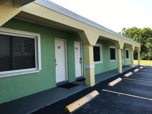 Apollo Inn - Cocoa 7