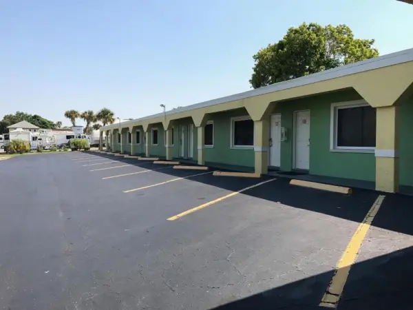 Apollo Inn - Cocoa 8